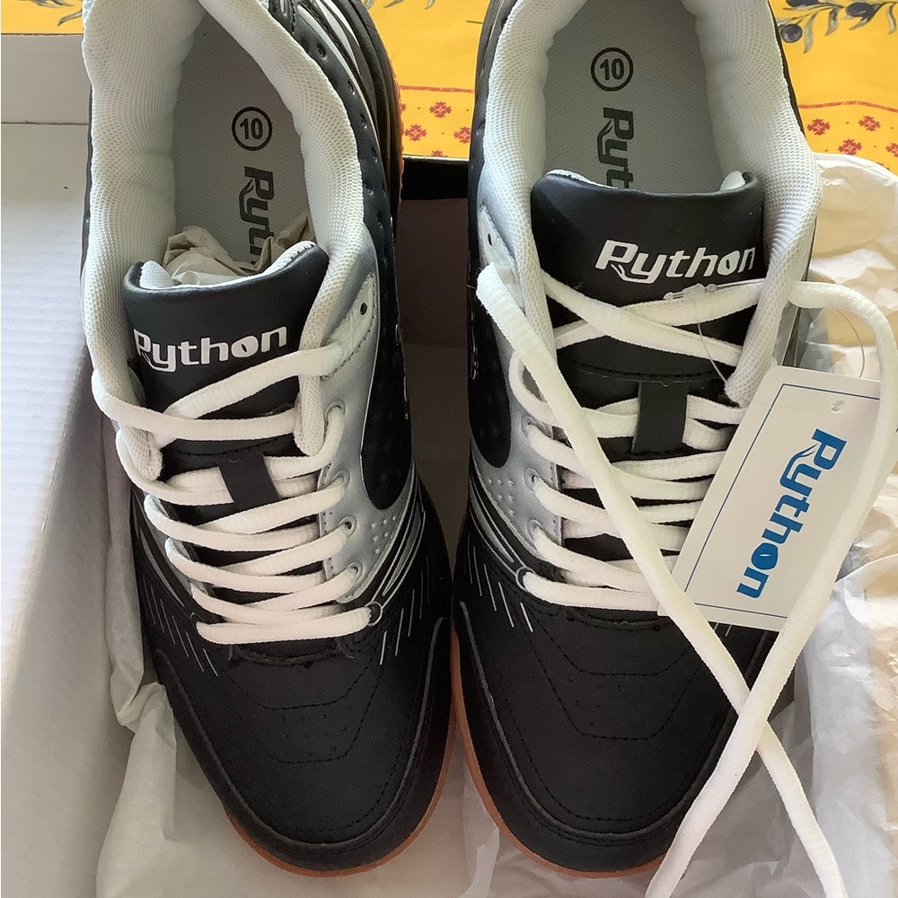 Men's Black and White Athletic Shoes Pickelball-Raquetball